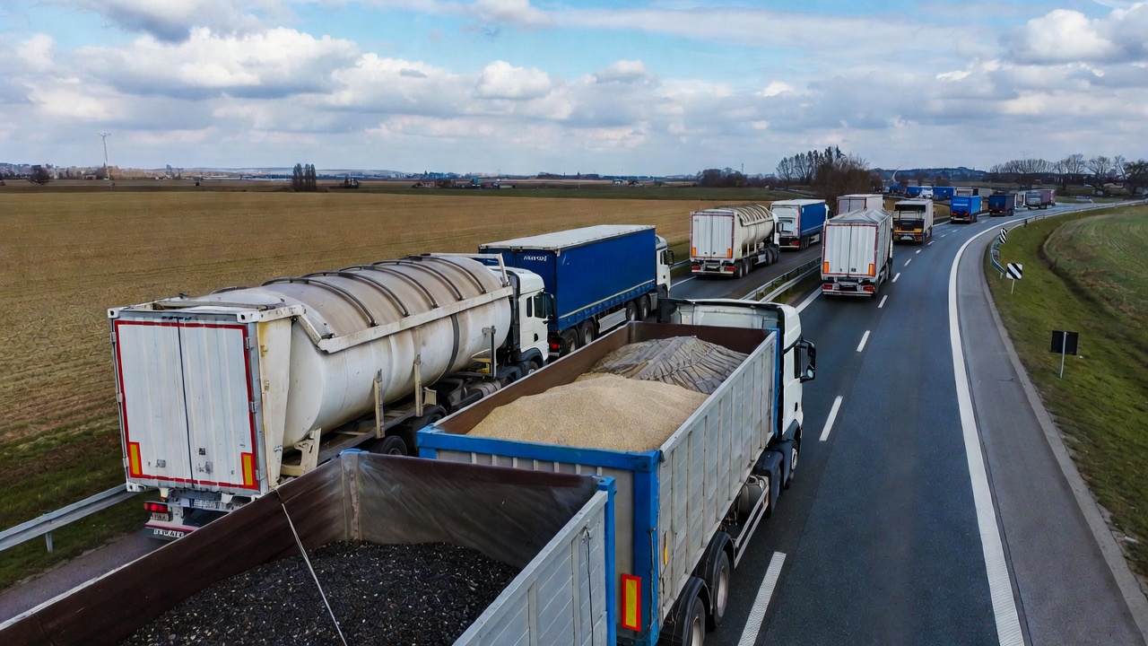 Kənd təsərrüfatında dökmə (bulk) məhsul daşımaları